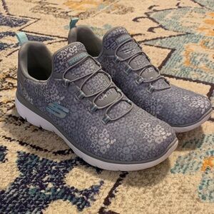 Skechers Women's Blue and Gray Patterned Sneakers